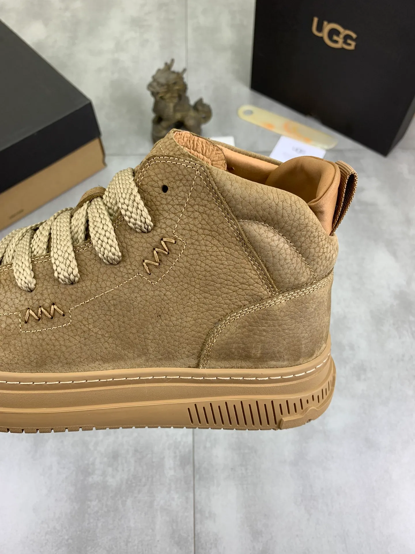 Men's Men's Shoes P620 [New Style] 💰 🆘 "Real Wool" [UGG] 👉 Popular men's shoes official website synchronization 🔰 Genuine quality [proud] is not comparable to the imitations in the general market 🌀 The upper is imported Italian frosted cowhide, and the lining: foot pad 🅰️ grade 🐑 real wool 👻 Only Grade A can show the effect The hand feels smooth and delicate 🔱The shoe shape is grand, only genuine factories can achieve it 🎄The perfect toughness of the original outsole 👻⬛️ allows customers to bid farewell to one-time consumption. Real wool lining, super warm. 4⃣️Color options available Size: 38-44